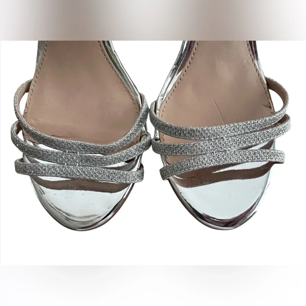 Badgley Mischka Silver Metallic Jewel Wedge Sandals Size 7